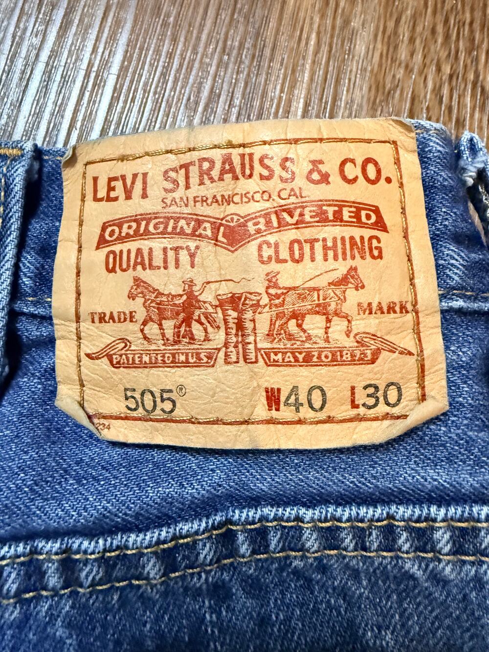 Vintage (1999-2002) Levi's 505 Regular Fit Jeans Size 40x30